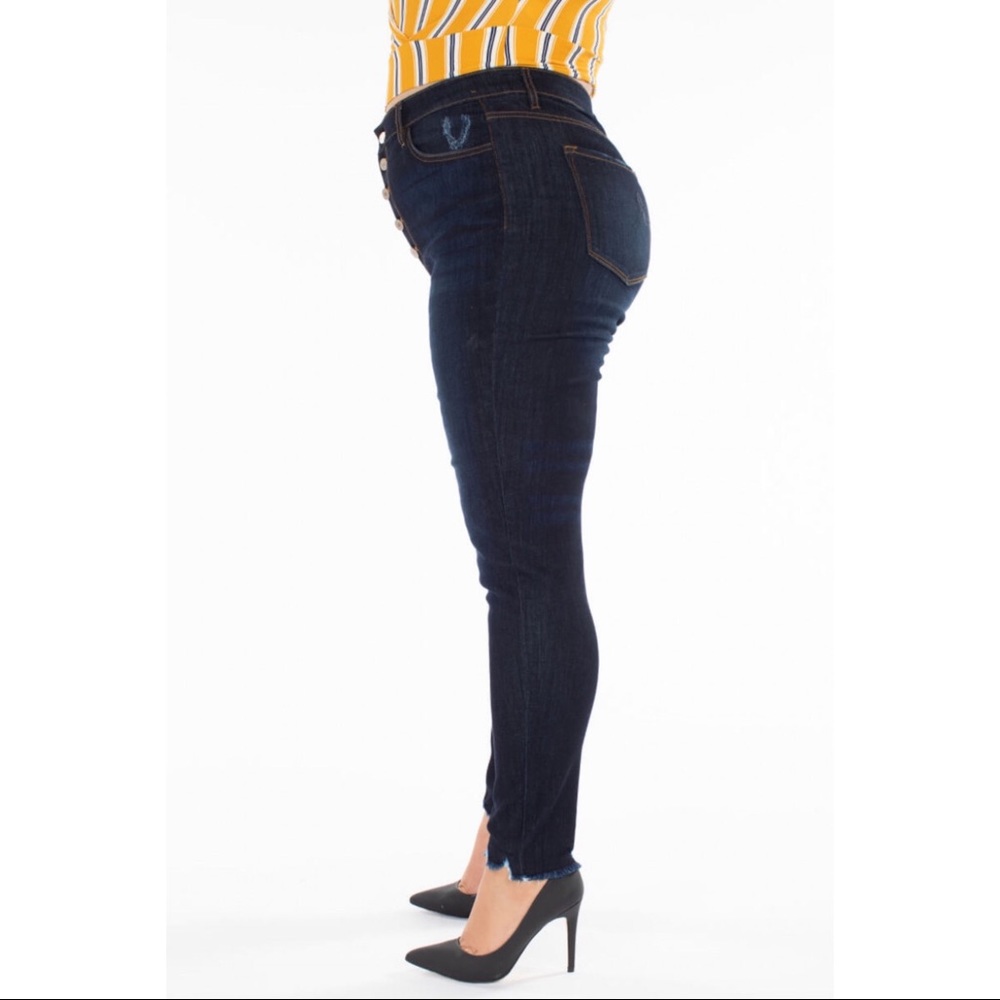 ⭐️last pair ⭐️kancan plus skinny button fly jeans - Picture 4 of 6